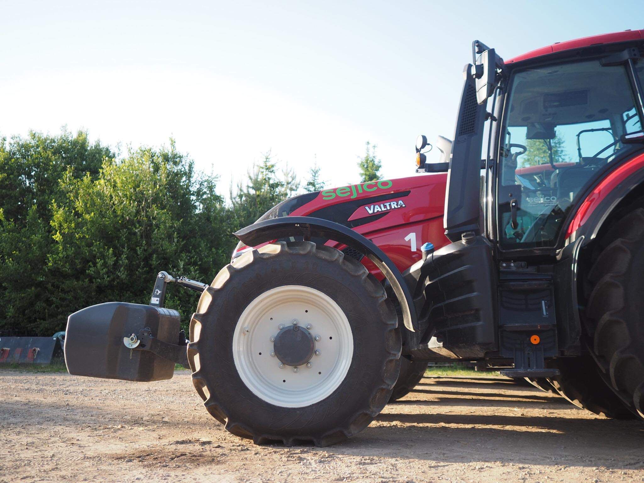 Valtra T235 Versu traktoriaus nuoma Vilkaviškyje